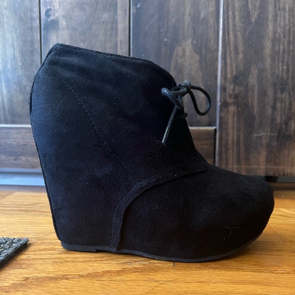 Breckelles faux suede wedges size 7 - Picture 3 of 8